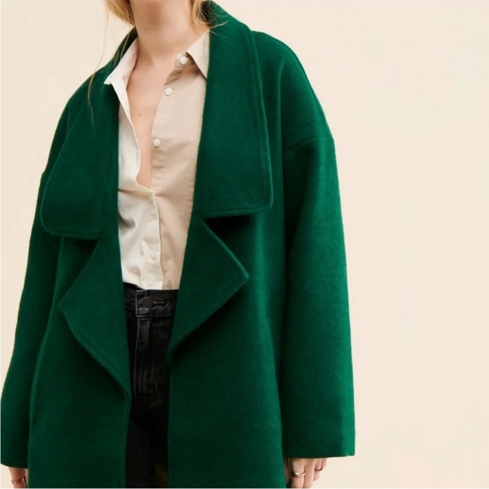 New Line and Dot Elegant Green Coat - Picture 3 of 11